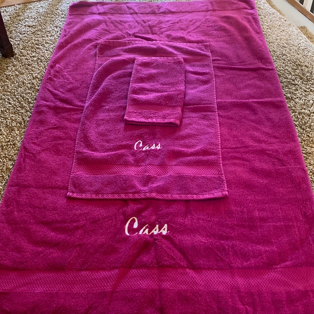 NWT MONOGRAM BATH SET- Cass💕🌸